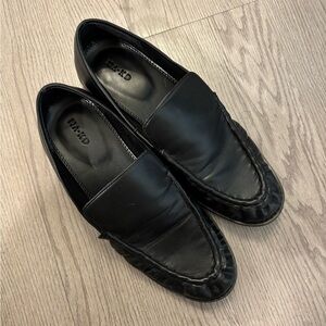 Raxko Women's Black Loafers